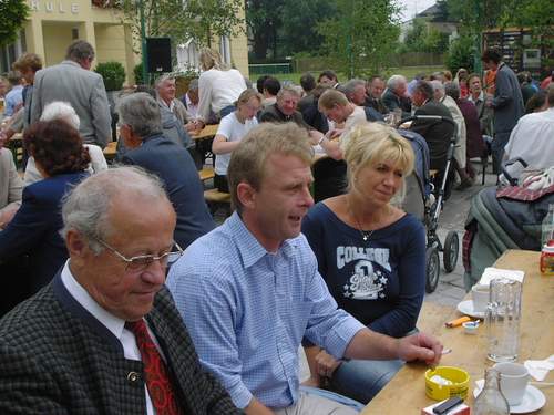 Eder Franz stimmt ein Kampflied an