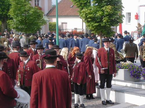 Vorbereitung am Dorfplatz (Hauptplatz)